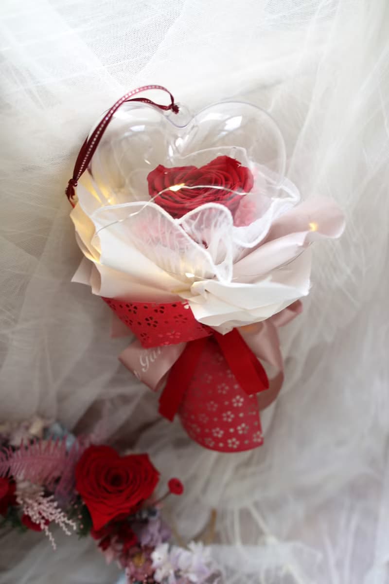 520我愛你-情緣我愛你愛心永生花波波包裝花束-情人節禮物附燈