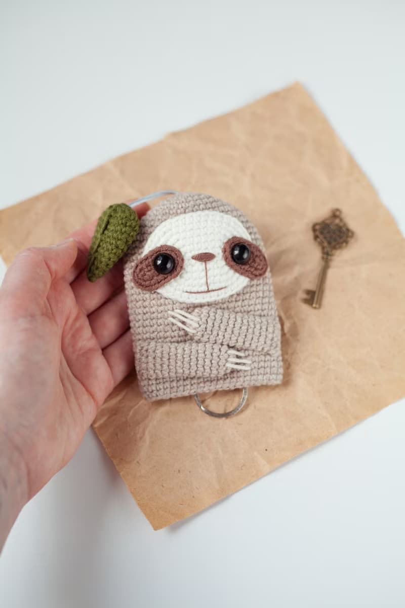 【數位】Sloth Key Cover Crochet Pattern - Key Chain DIY - Amigurumi Toy - Digital Item