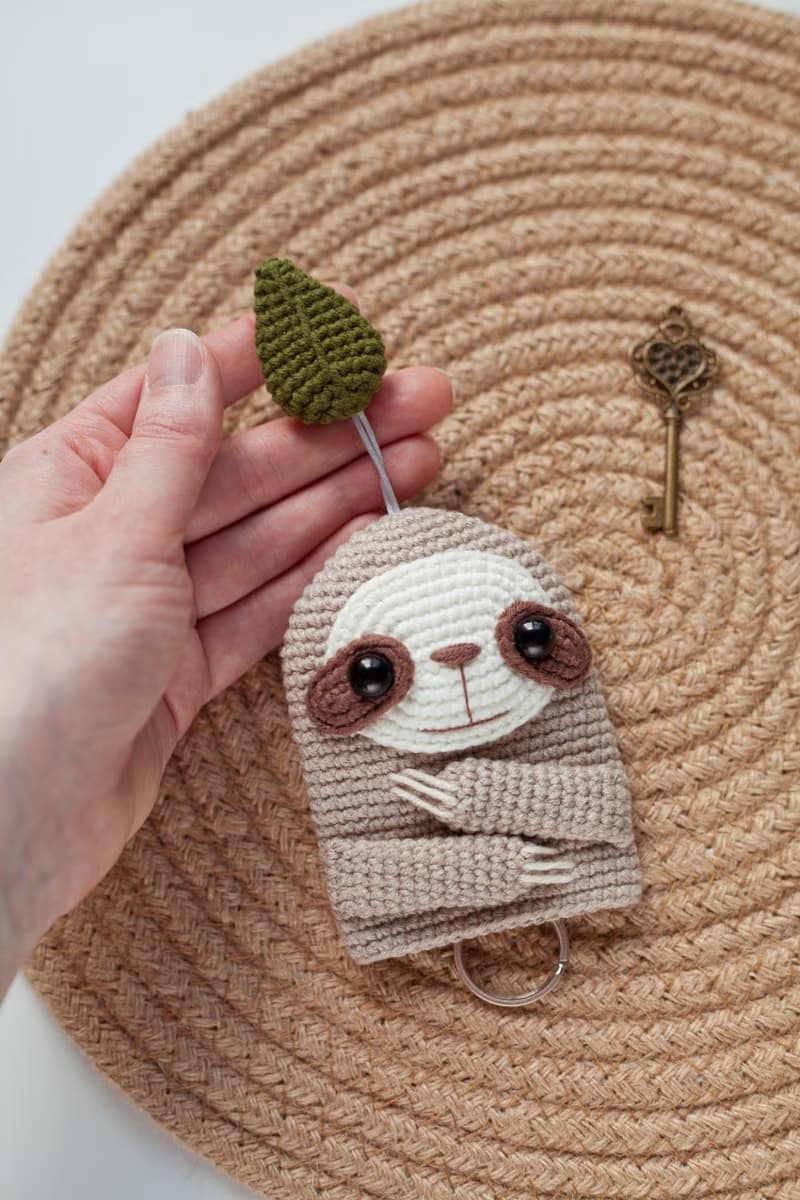 【數位】Sloth Key Cover Crochet Pattern - Key Chain DIY - Amigurumi Toy - Digital Item