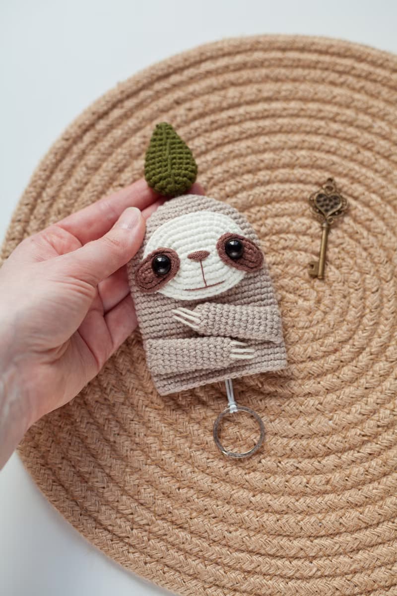 【數位】Sloth Key Cover Crochet Pattern - Key Chain DIY - Amigurumi Toy - Digital Item