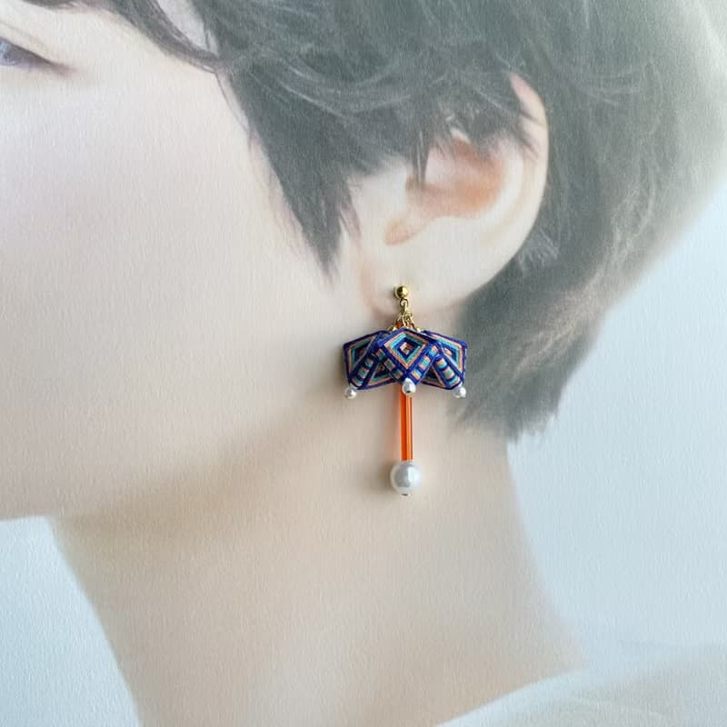 糸巻きトリプルスタッド ピアス・イヤリング【オレンジ】