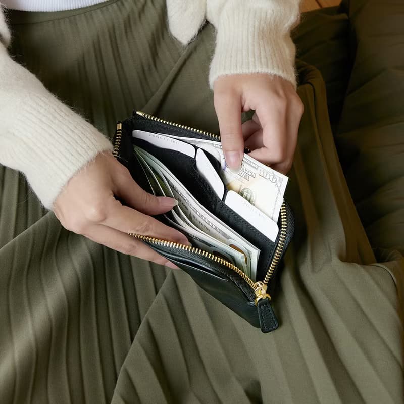 Doona (Black): Long wallet, zip wallet, soft cow leather, Slim,Compact