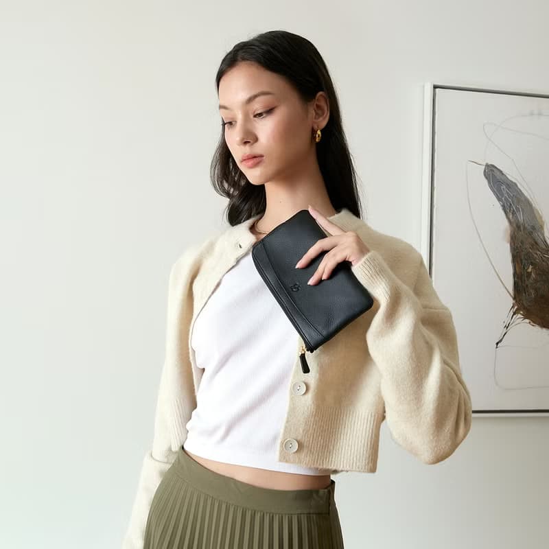 Doona (Black): Long wallet, zip wallet, soft cow leather, Slim,Compact