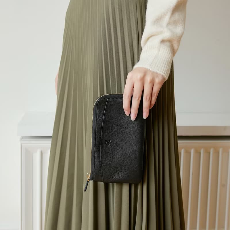 Doona (Black): Long wallet, zip wallet, soft cow leather, Slim,Compact