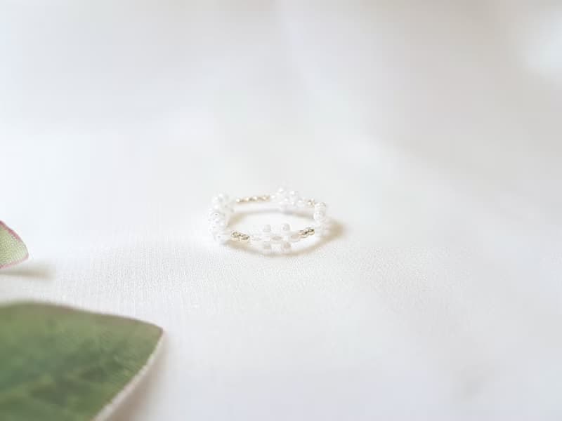 指上蕾絲 ‧ 串珠戒指 (銀)