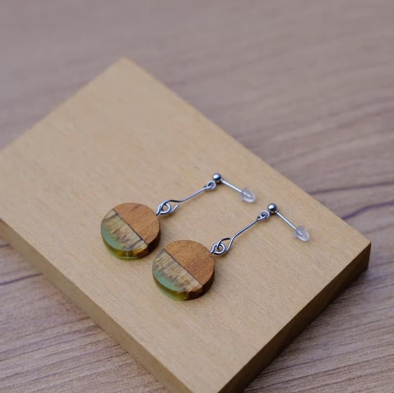 【圓形耳飾】木作工藝 / 木作飾品 / 耳釘 / 樹脂材質 / 女孩配件