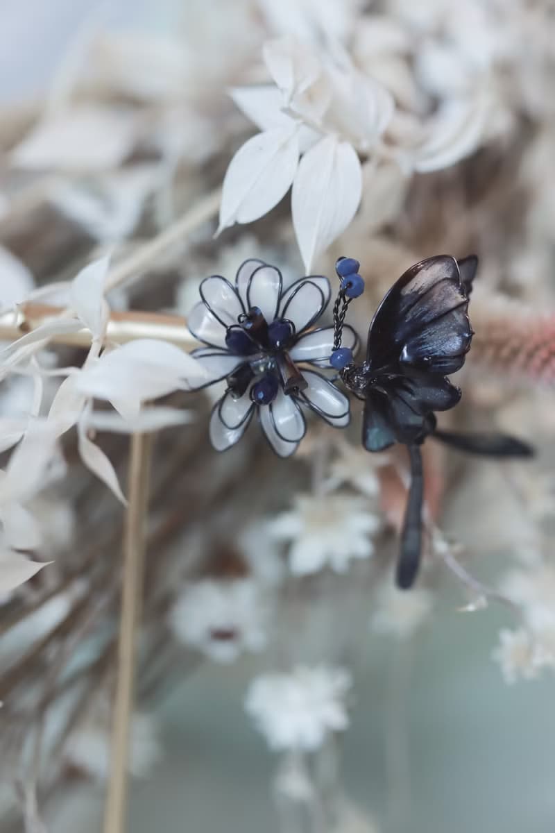 蝶與花 黑白時尚蝴蝶花球耳環 水晶花 樹脂花耳環