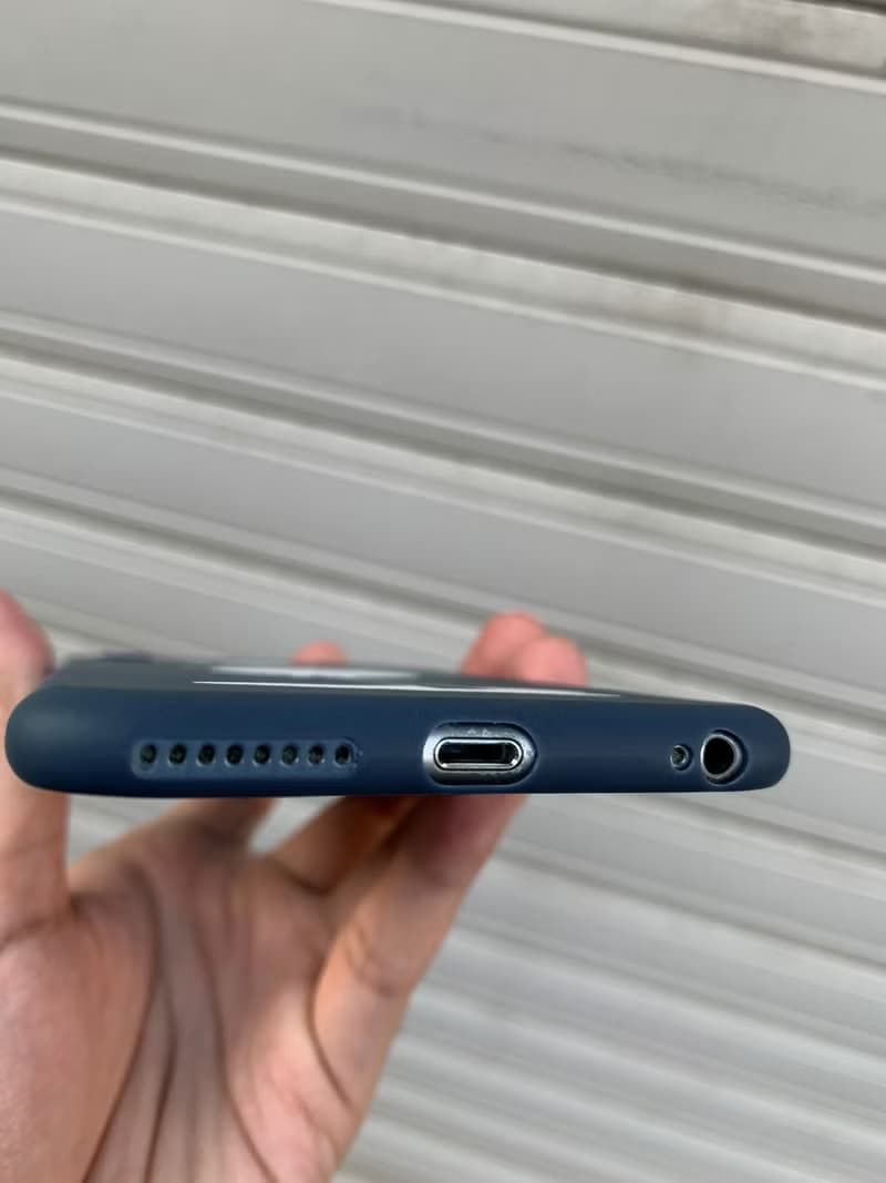 岌岌可危 - iPhone 手機殼 / 深藍色全包霧面軟殼