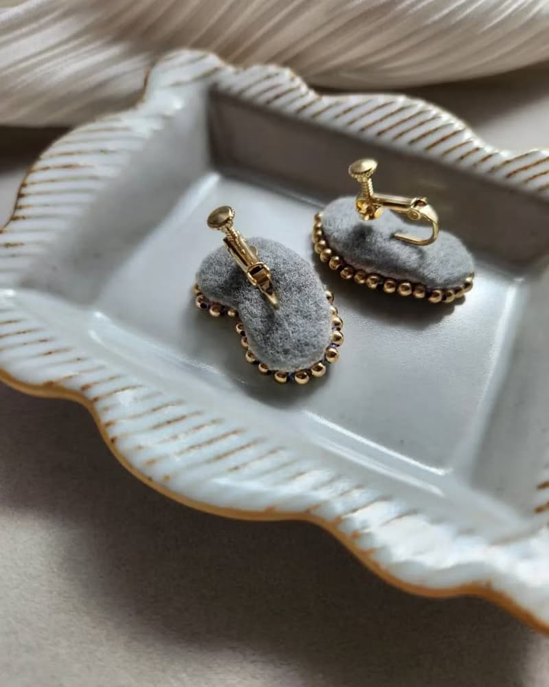 花燦蝶舞 - 粉紫蝴蝶刺繡耳環