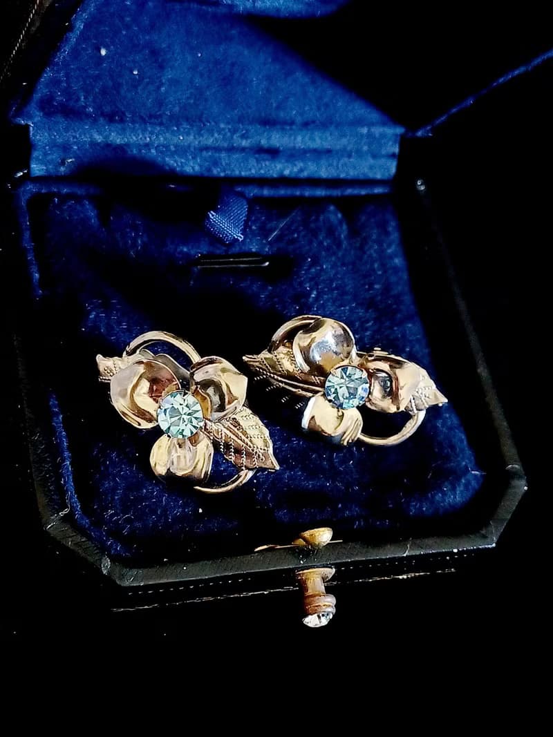 vintage jewelry  亮銀藍色萊茵蘭花 夾式耳環