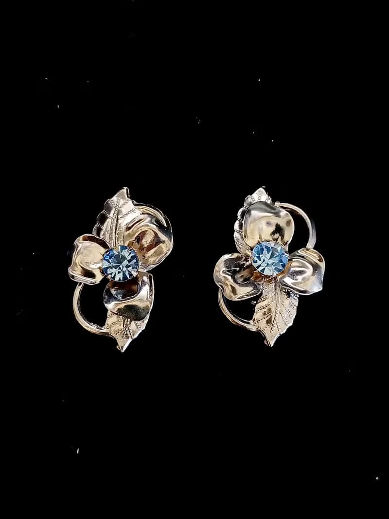 vintage jewelry  亮銀藍色萊茵蘭花 夾式耳環