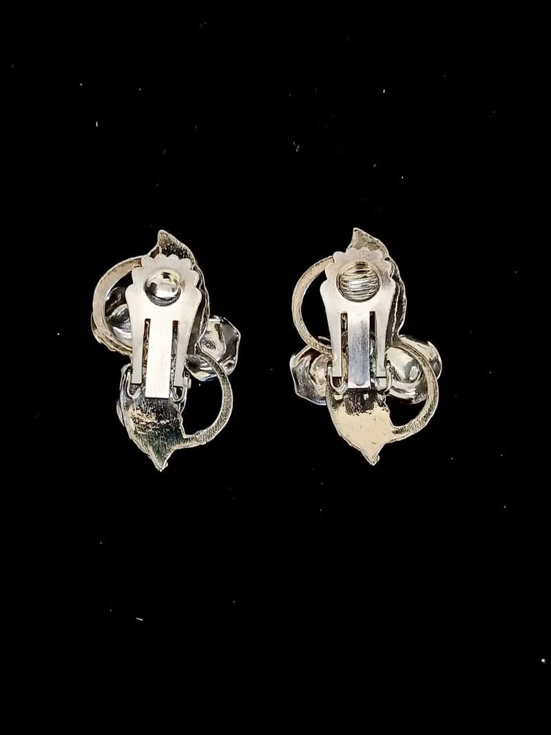 vintage jewelry  亮銀藍色萊茵蘭花 夾式耳環