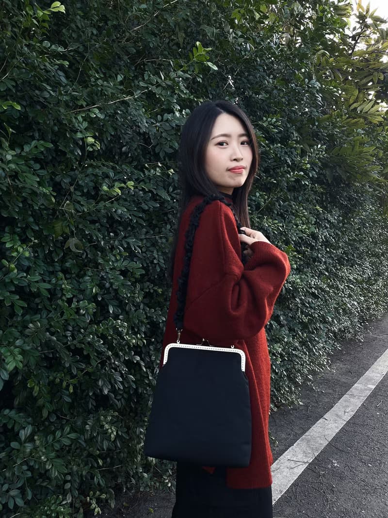 黑 仙女珍珠紗背帶 肩背口金包