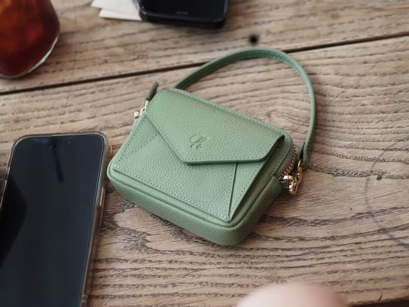 Valen (Melon green) : Mini wallet, short wallet, cow leather, green, Zip pouch