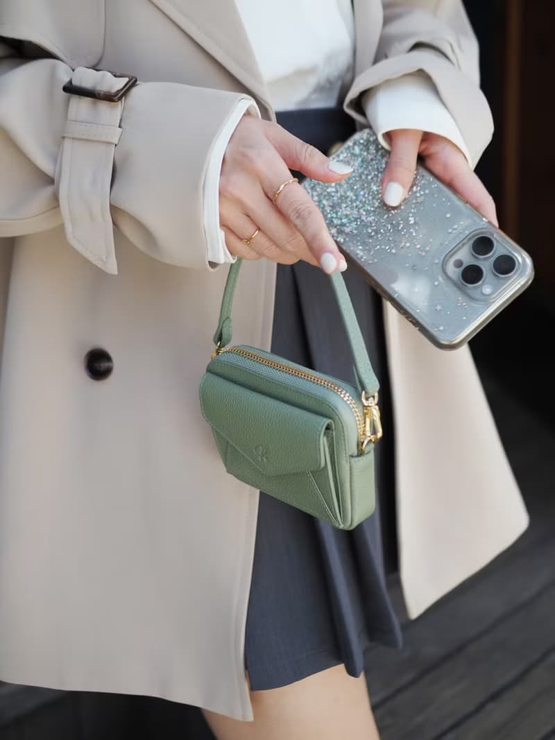 Valen (Melon green) : Mini wallet, short wallet, cow leather, green, Zip pouch