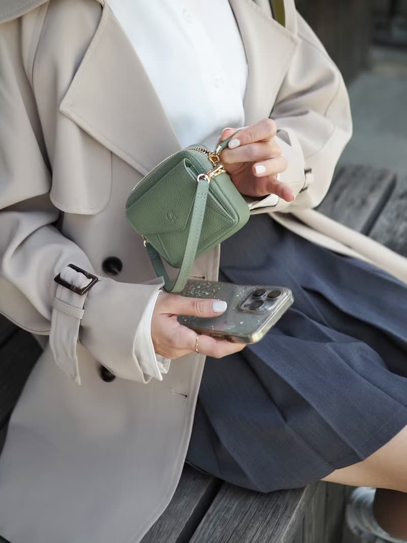 Valen (Melon green) : Mini wallet, short wallet, cow leather, green, Zip pouch