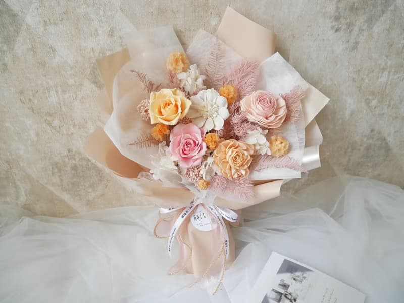 中型不凋玫瑰花束【柔黃杏粉】結婚/生日/告白/永生花/七夕情人節