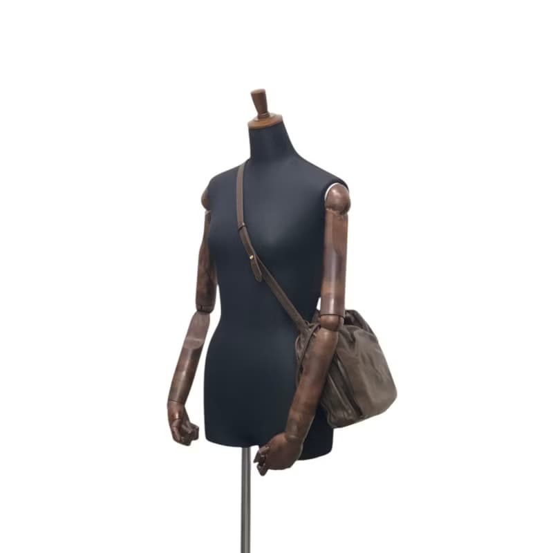 【 日本直送　名牌中古包 】LOEWE ロエベ ショルダーバッグ ブラウン アナグラム ナッパレザー 巾着 vintage ヴィンテージ オールド kki5m4