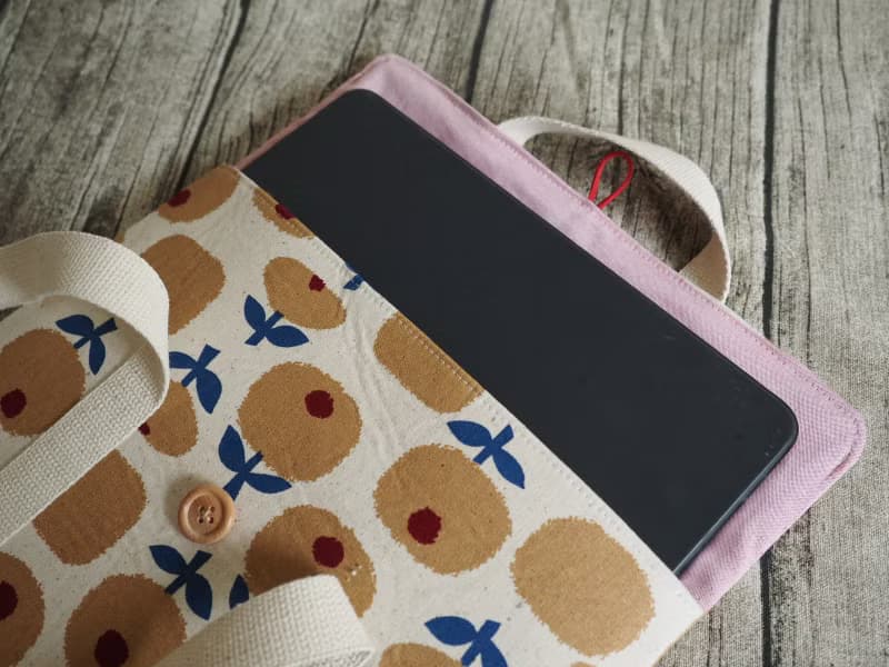 英國製作 杏色可愛圓球花 手挽保護套 switch ipad 平板電腦袋