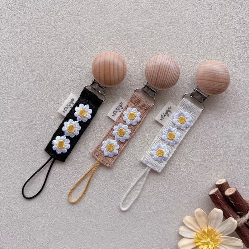 Tanpopo 手作寶寶小物 │ 花朵 x 蕾絲櫸木奶嘴鏈