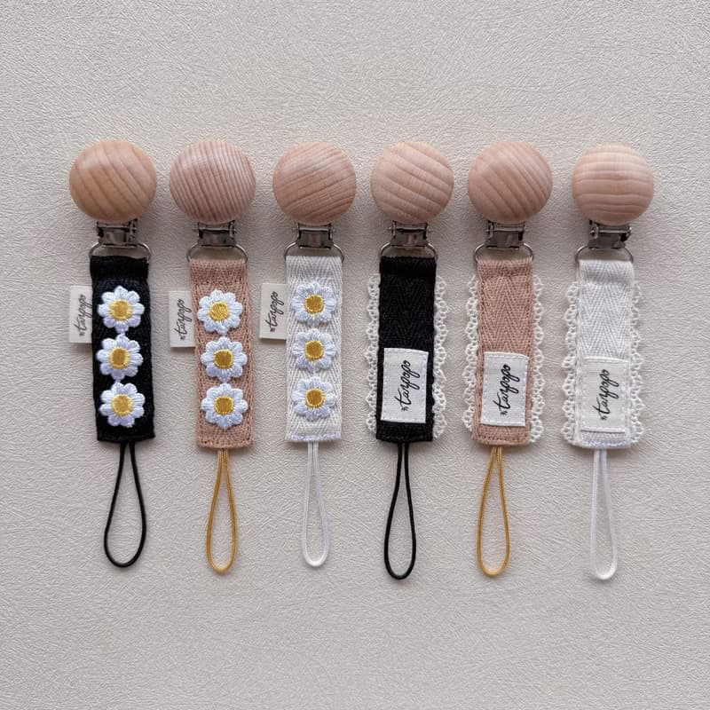 Tanpopo 手作寶寶小物 │ 花朵 x 蕾絲櫸木奶嘴鏈