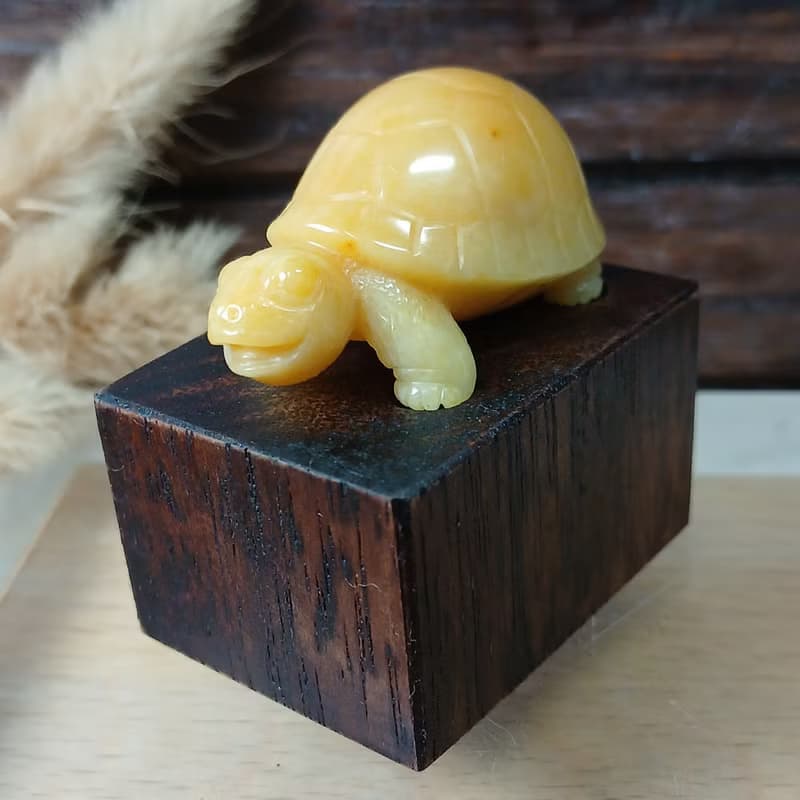 雕件 逗樂動物-金財龜 金絲玉