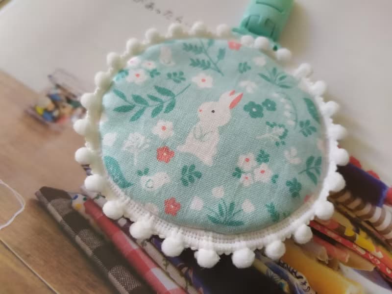 【5日內出貨】湖水綠花園小兔 小棉球 平安符袋 彌月禮物 香火