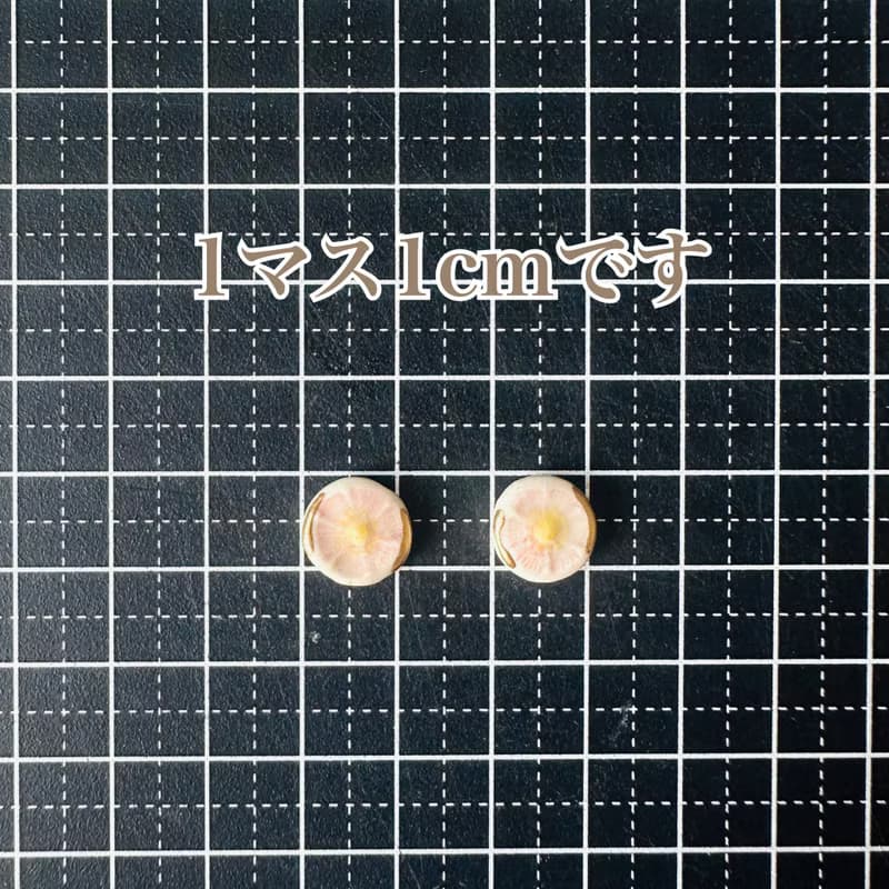 淡い ピンク お花 金継ぎ 陶器 ピアス イヤリング ノンホールピアス ゴールド 金 イエロー 黄色 小ぶり 小さい 花 夏 春夏 ギフト プレゼント 贈り物