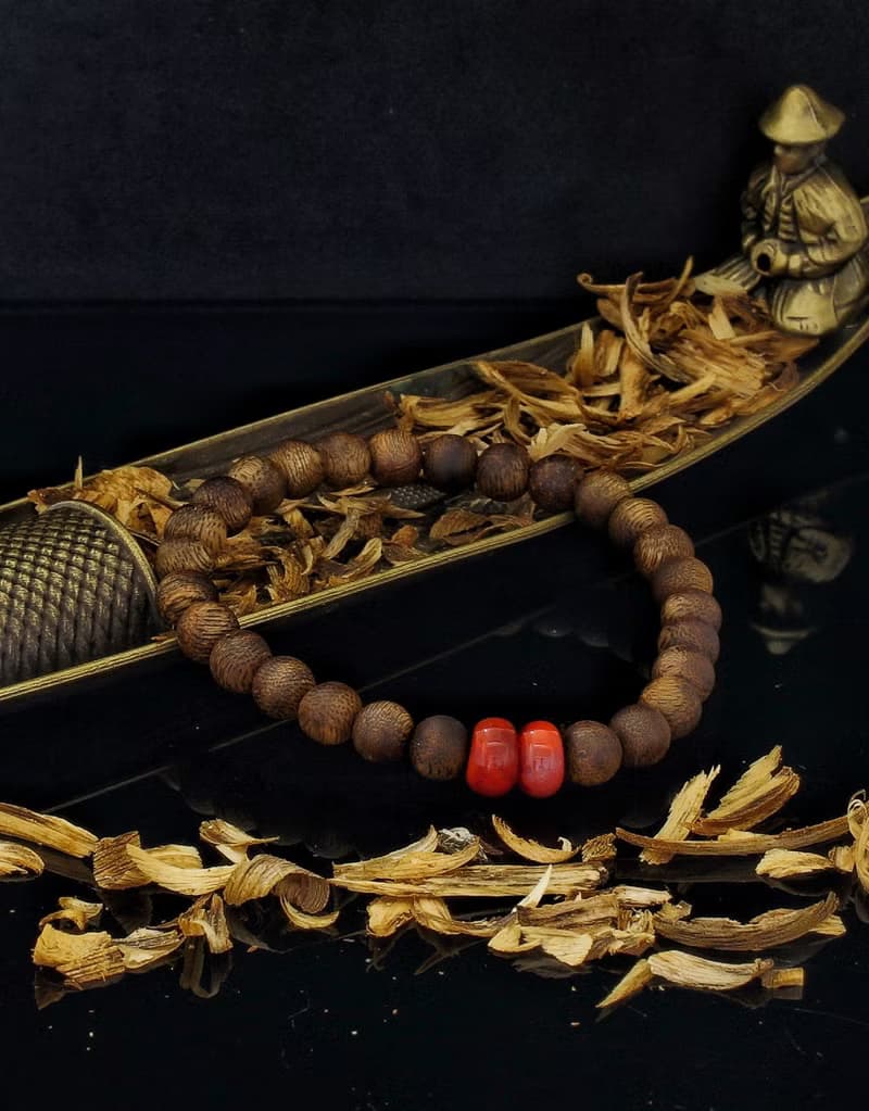 海南種植綠奇楠 + 四川錦紅料南紅瑪瑙 7mm 沉香手鍊 ( HKA2306 )