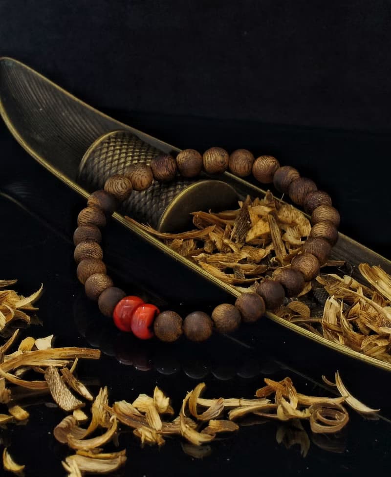 海南種植綠奇楠 + 四川錦紅料南紅瑪瑙 7mm 沉香手鍊 ( HKA2306 )