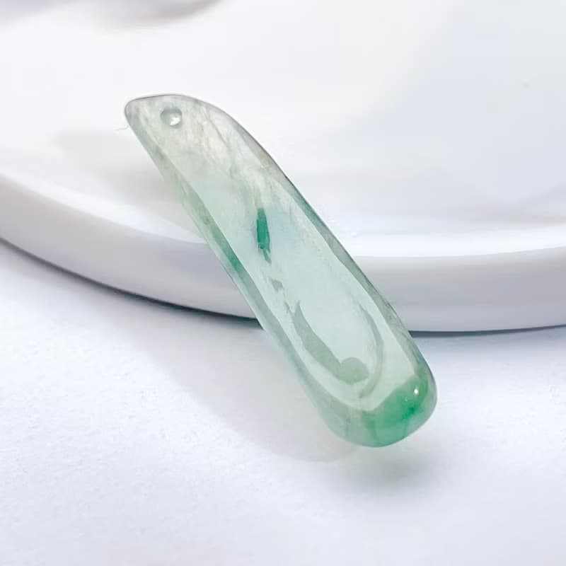 冰種飄綠花翡翠隨形項鍊 | 天然緬甸玉翡翠A貨 | 送禮