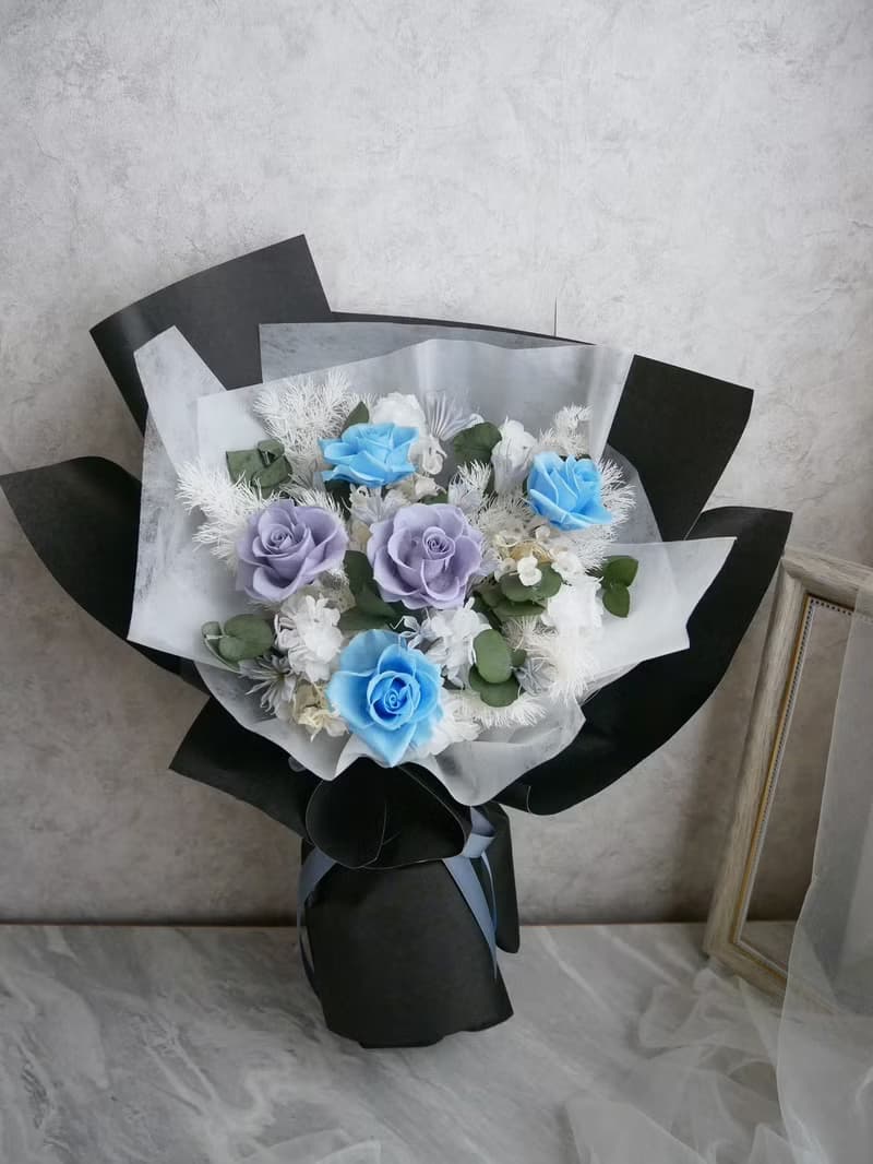 中大型不凋藍玫瑰花束【你最珍貴】告白/求婚/紀念日/畢業/情人節