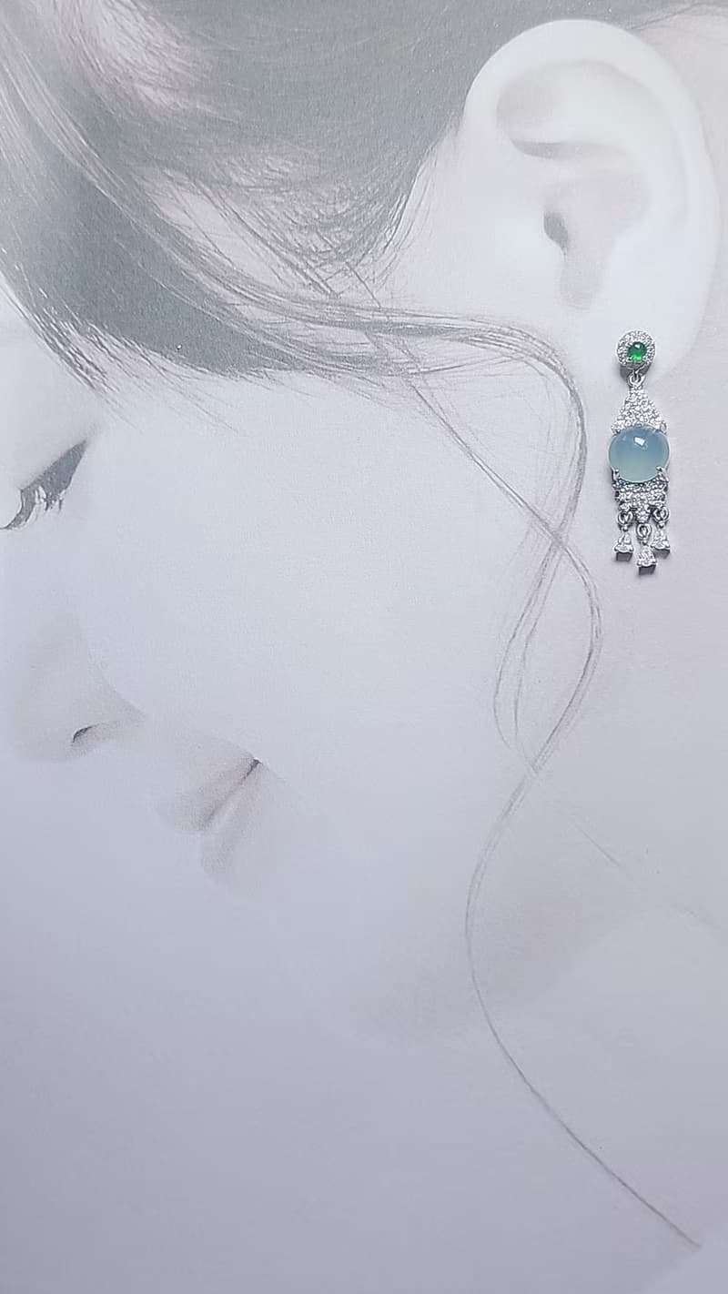|宮廷女神|A貨翡翠冰玻淡藍膠大蛋面8.5mm純銀鍍18k小奢華款耳環