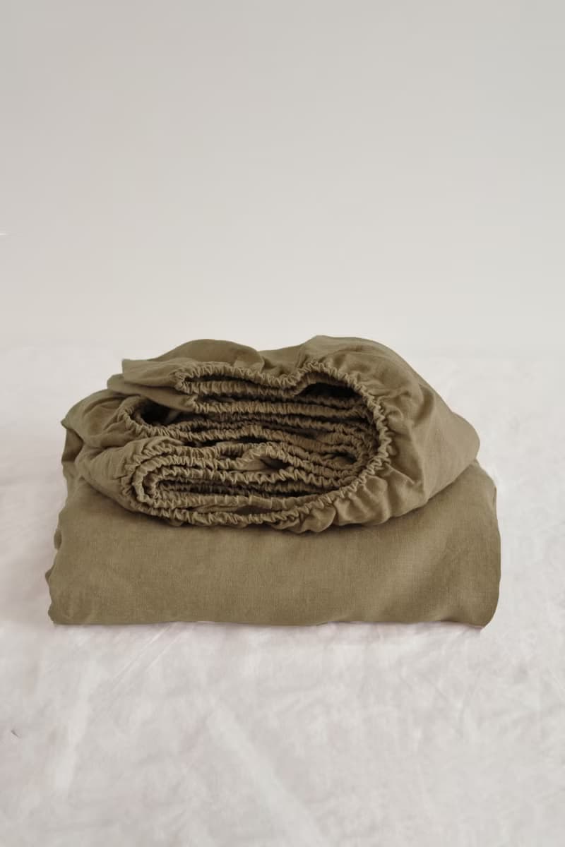 Taupe linen fitted sheet / Softened linen bed sheet / Deep pocket