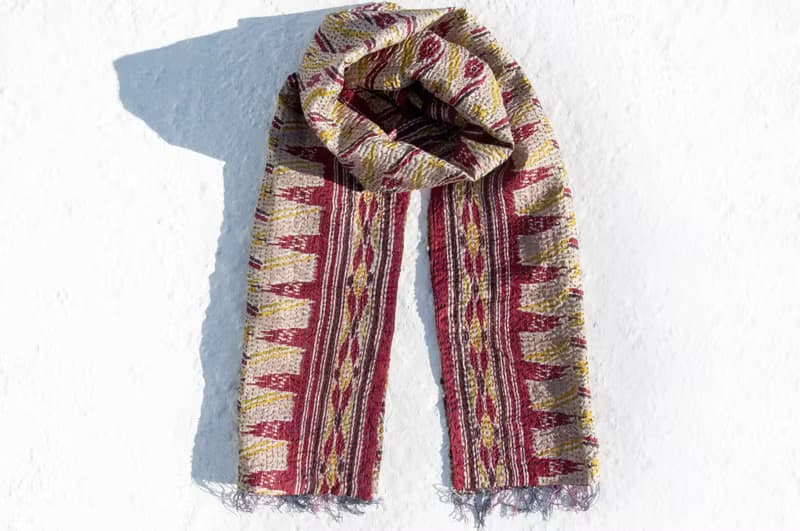 情人節禮物 生日禮物 母親節禮物 限量一件 手縫紗麗布絲巾 / 刺繡絲巾 / 絲綢刺繡圍巾 / 手縫紗麗線絲巾 / 印度絲綢刺繡圍巾 - 南美洲熱情紅色幾何圖騰