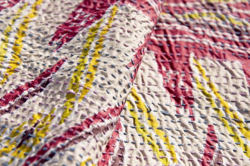 情人節禮物 生日禮物 母親節禮物 限量一件 手縫紗麗布絲巾 / 刺繡絲巾 / 絲綢刺繡圍巾 / 手縫紗麗線絲巾 / 印度絲綢刺繡圍巾 - 南美洲熱情紅色幾何圖騰