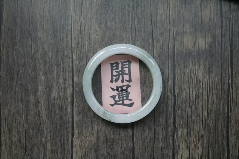 天山翠手鐲天然飄花玉手環禮盒裝可定制