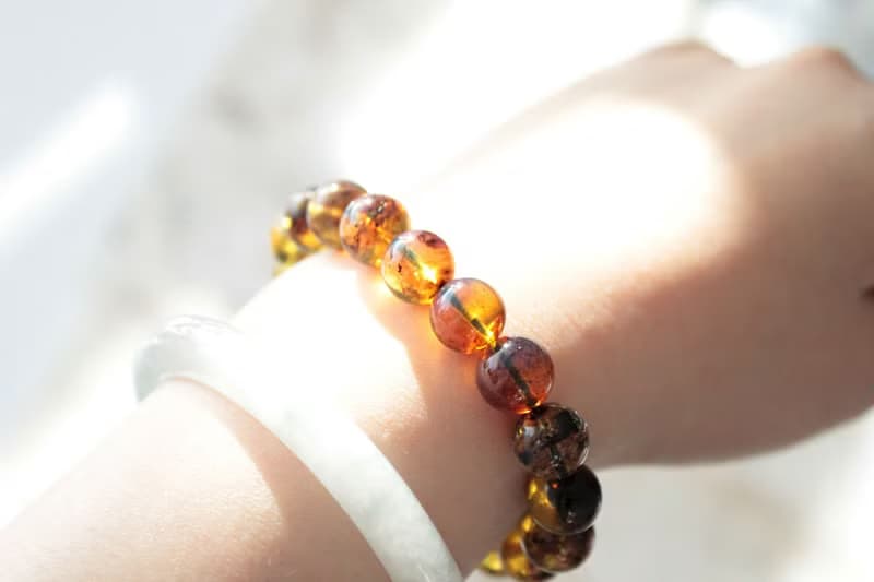 Journal-隱 (多明尼加藍珀)天然反藍光森林地貌漸層琥珀串串手鍊