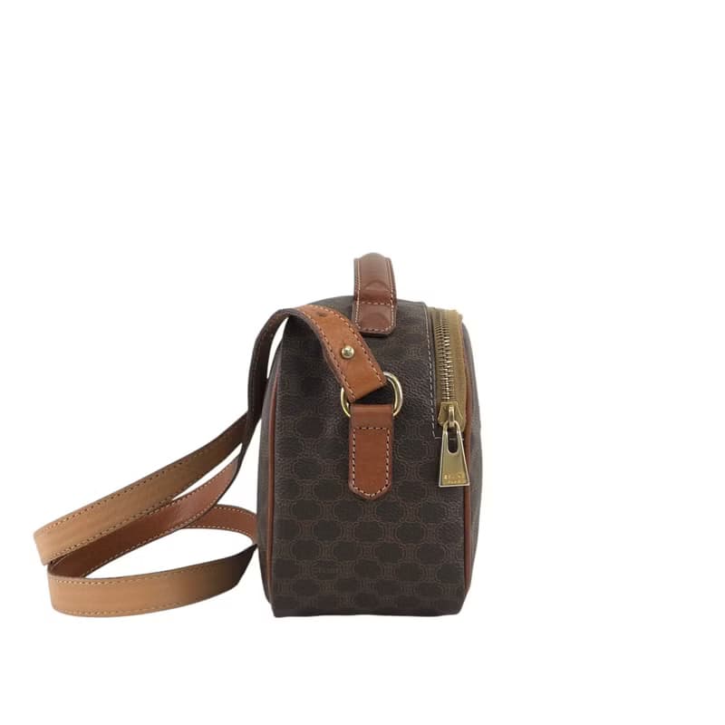 【 日本直送　名牌中古包 】CELINE セリーヌ マカダム ショルダーバッグ ブラウン ブラゾン型押し PVCレザー 2WAY vintage 8rtyi2