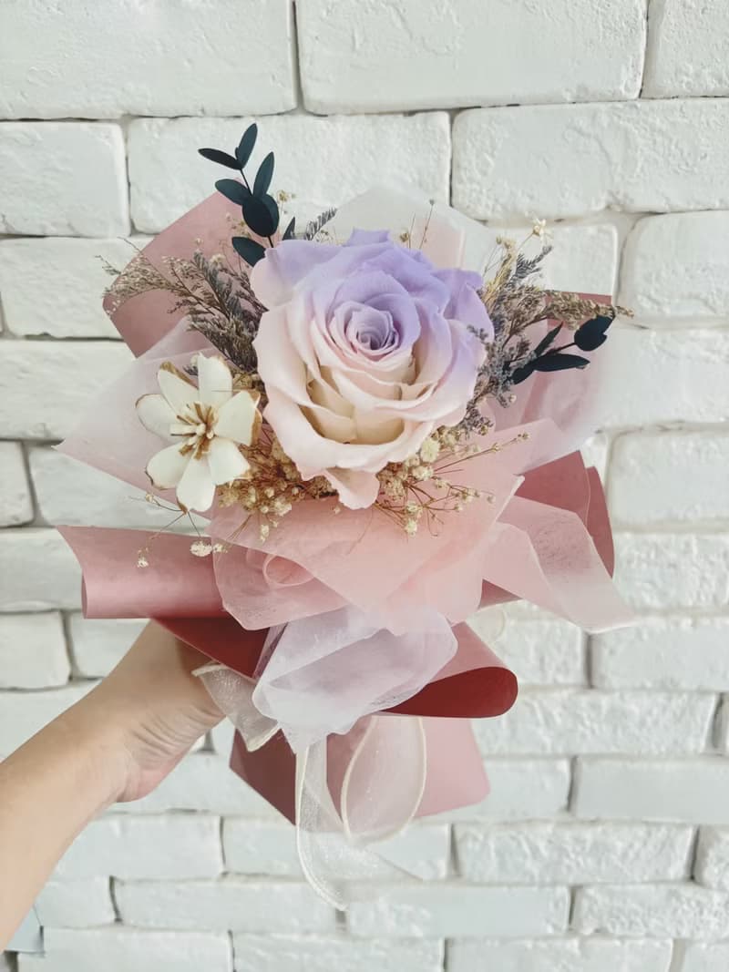 永生花/厄瓜多單枝雙色玫瑰 粉紫玫瑰+一朵擴香花