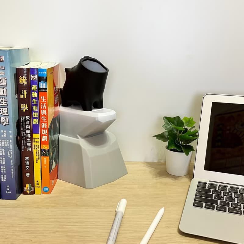 Awu+ | 阿嗚+角落撲滿 (沉默_黑) 桌面擺飾文具