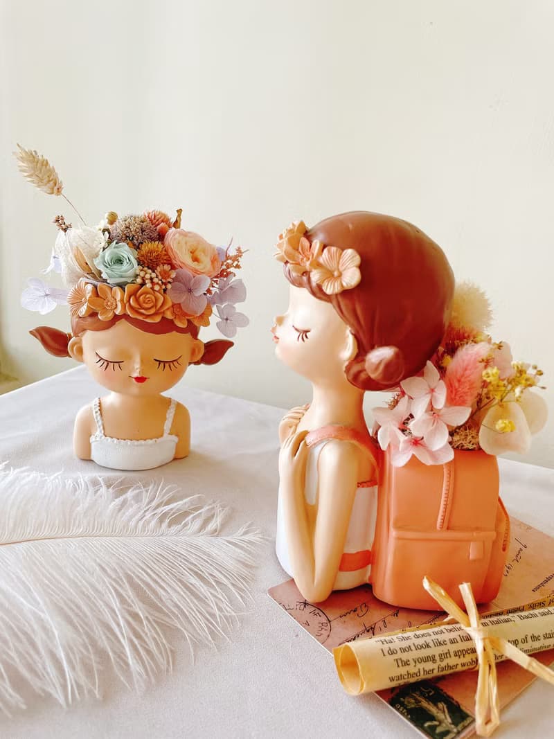 Miss。花謎 花精靈女孩桌花 盆花 永生玫瑰 畢業