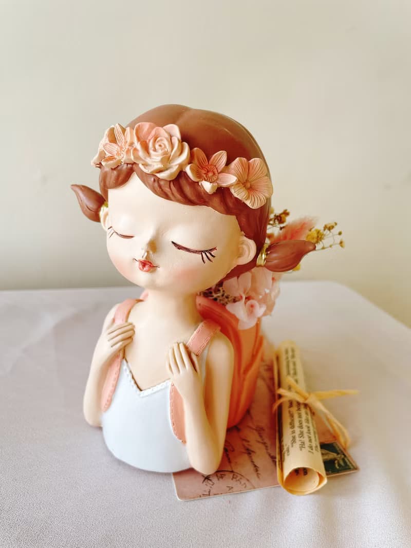 Miss。花謎 花精靈女孩桌花 盆花 永生玫瑰 畢業