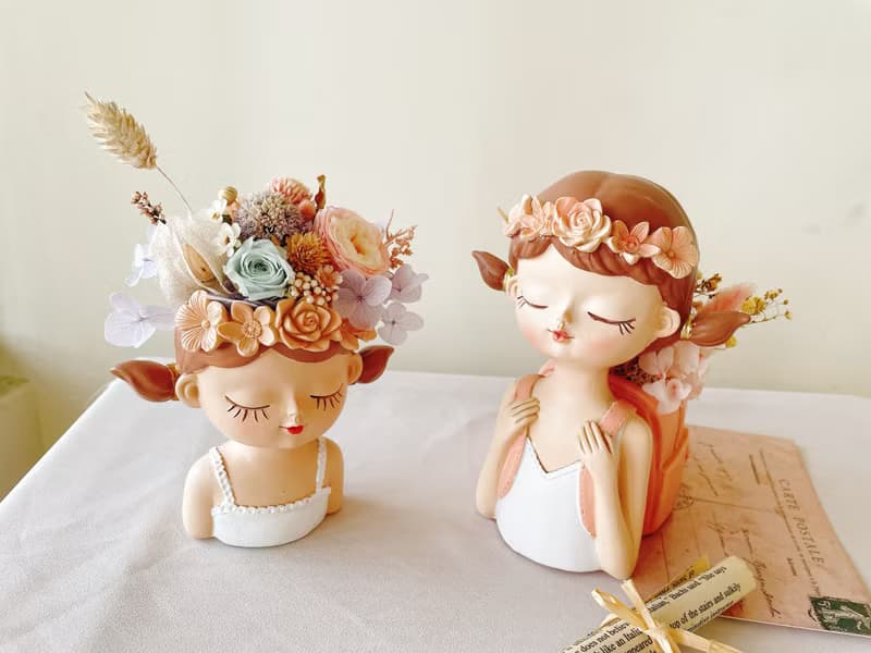 Miss。花謎 花精靈女孩桌花 盆花 永生玫瑰 畢業