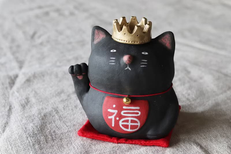 招き黒猫の王様一輪挿し　右手【受注生産】