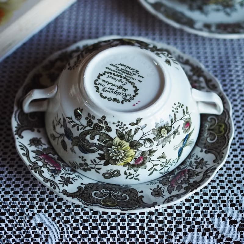 1960年英國 Ridgway Staffordshire 大 杯碟組