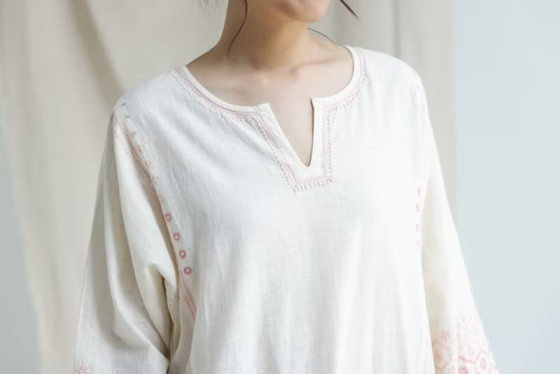 Chikankari 刺繡工藝小V領寬鬆庫塔_粉