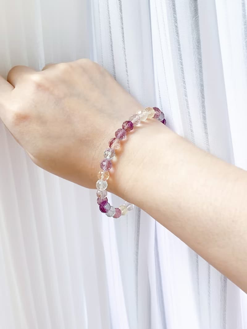 彩虹螢石刻面手串||彩虹螢石/水晶/手串/手鍊/小魔女DoReMi/波隆