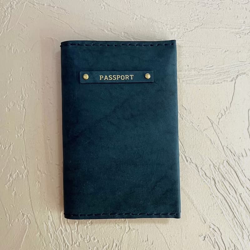 植鞣皮革護照夾－深藍紋