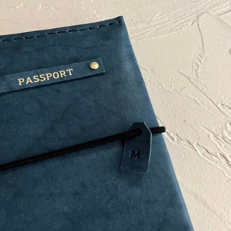 植鞣皮革護照夾－深藍紋